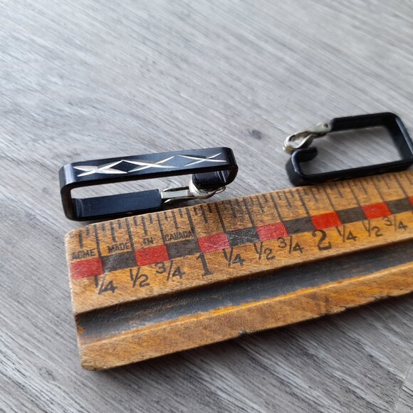 Vintage Black Clip On Earrings Rockabilly Etched Metal Rectangle Hoops Hong Kong - Picture 14 of 15